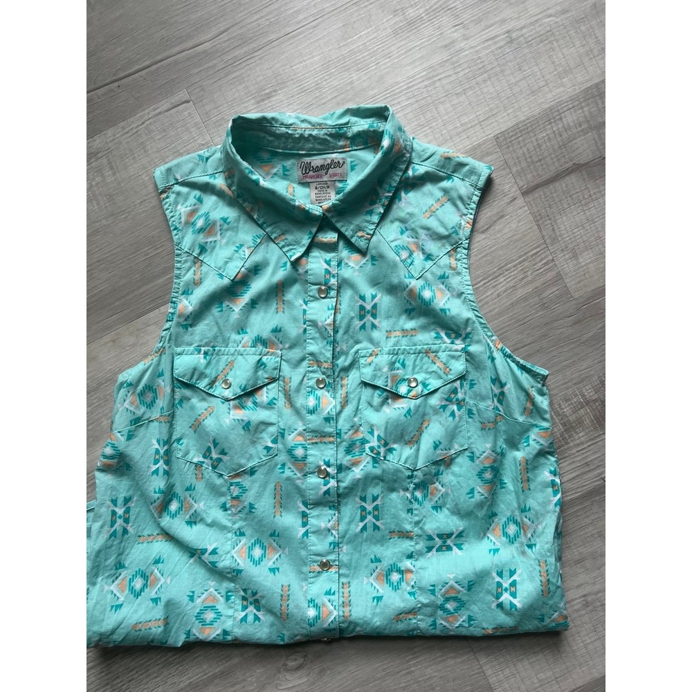 Women's small WRANGLER snap button top geo print